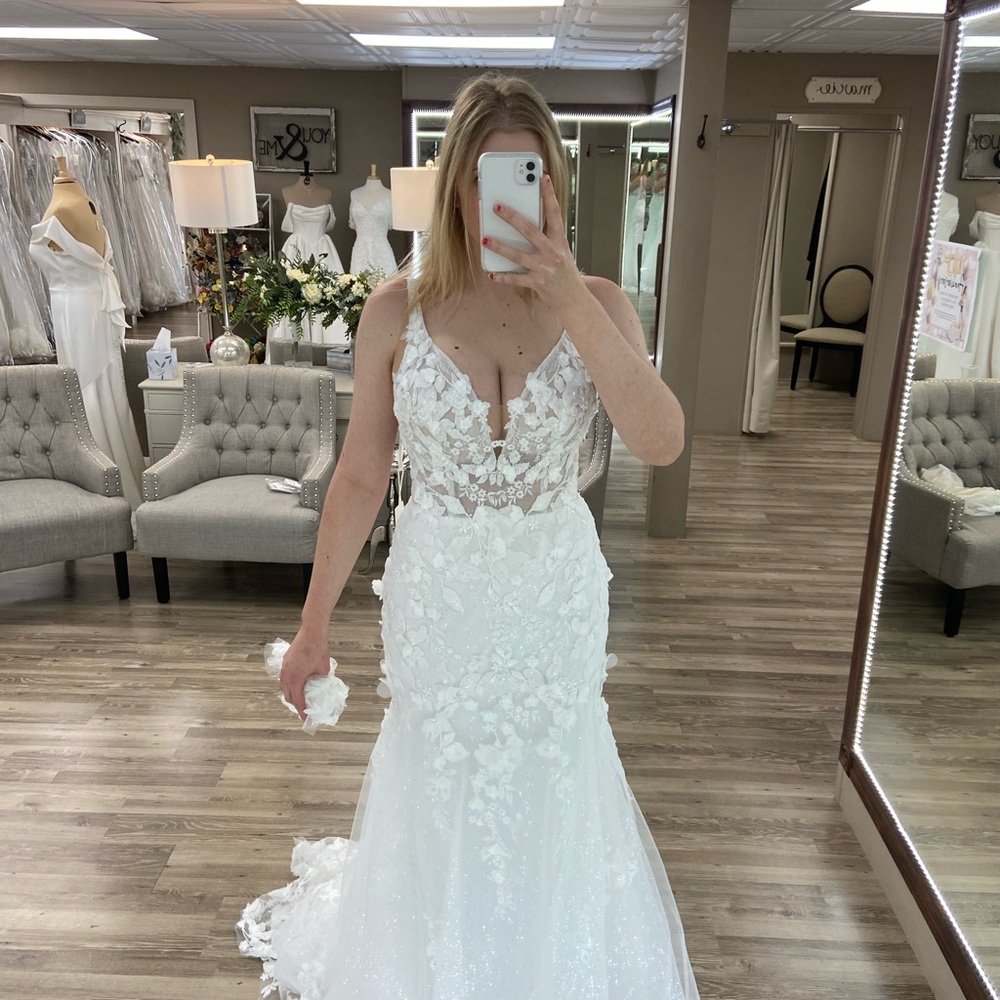 Elegant White Lace Wedding Dress